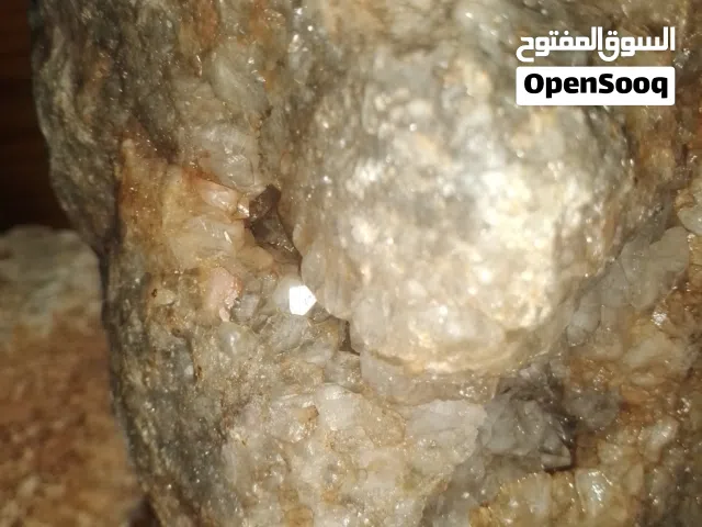 كوارتز الحديدي الذهبي الحاضن الالماس. Star quartz. وكوارتز وردي. اكوارت ابيض الصافي