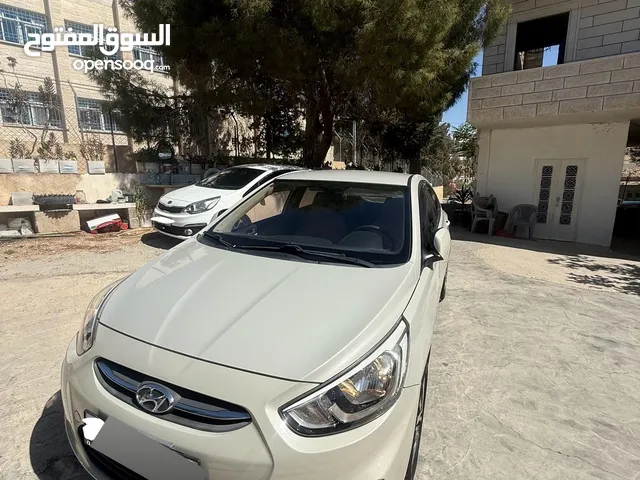اكسنت 2017 ماتور 1600 بنزين اتوماتيك 4 غياااااار ماشيه 40 الف