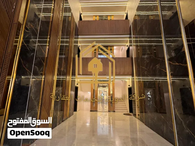 شقة فاخرة / لم تسكن / 4نوم / 330م / حديقة / موقع مميز / الجبيهة