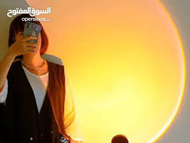 برجكتور منظر ديكور اضاءه انعكاس ضوء غروب الشمس او القمر على الجدران و التبديل الى 6 الوان مختلفه
