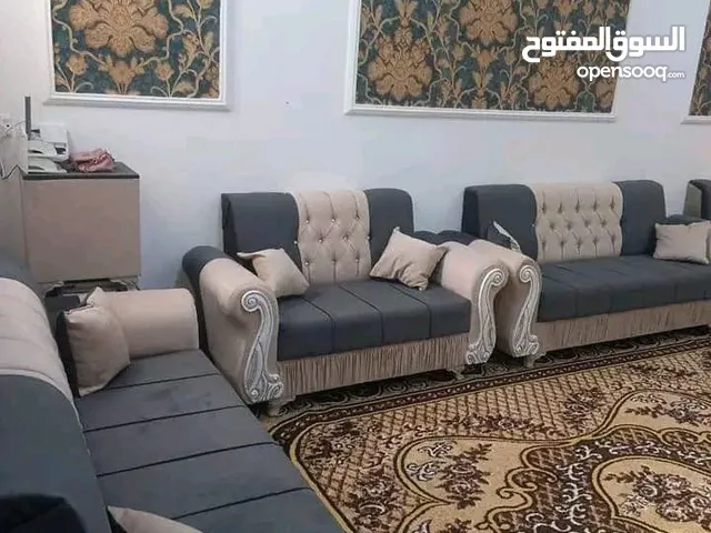 تخم 10 مقاعد 10 مقاعد قنفة ثلاثية عدد 2 وقنفة ثنائية و2 كراسي مع 4 كوشات هدية الــسعر :- 10