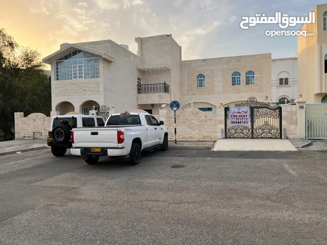 420 m2 More than 6 bedrooms Townhouse for Rent in Muscat Qurm