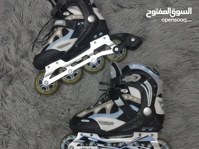 سكيتات VIP عجال مطاط هيكل بلاستيك مقوى شفرات حديد .