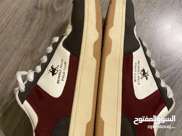 40 Others in Muharraq