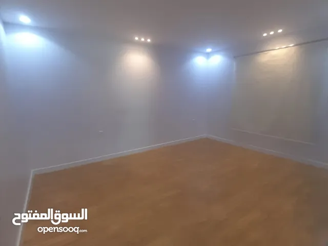 شقة للايجار في الرياض حي العقيق     غرفه نوم     صالة     مطبخ      حمام   المطبخ راكب المكيفات راكب