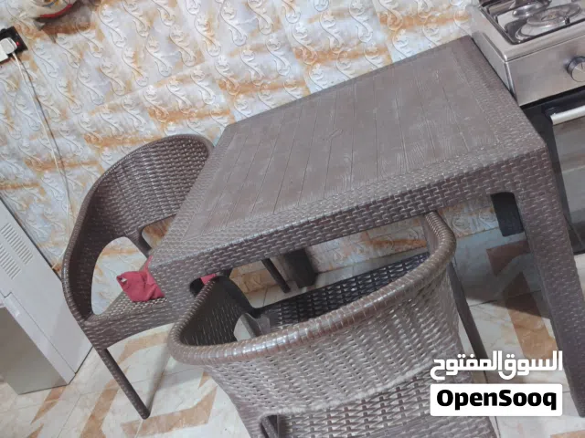 طاوله طعام وكراسي ثنين للبيع