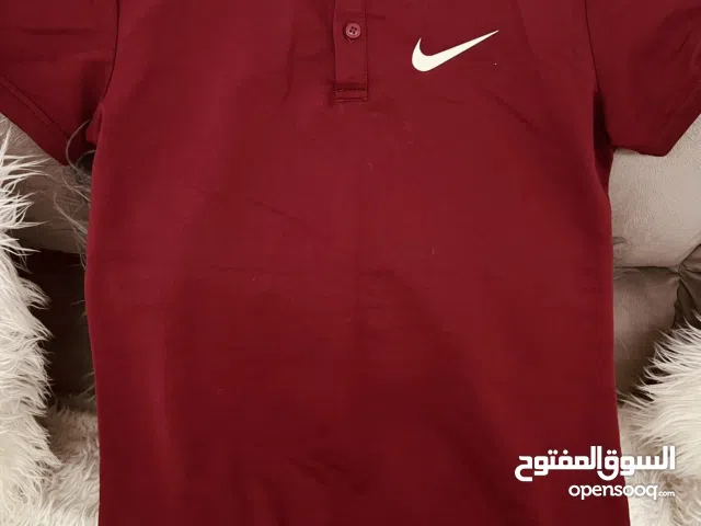 تيشرت ماروني ماركة نايك الحجم سمول جديد