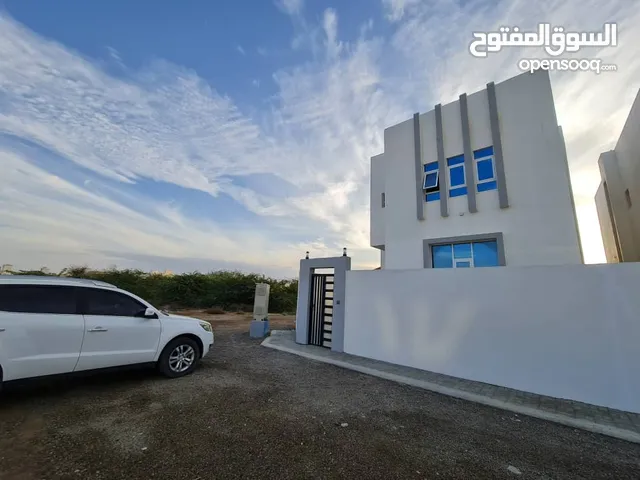 فيلا للايجار في صحار كشمير وبها حوض سباحة Villa for rent in Sohar with a swimming pool