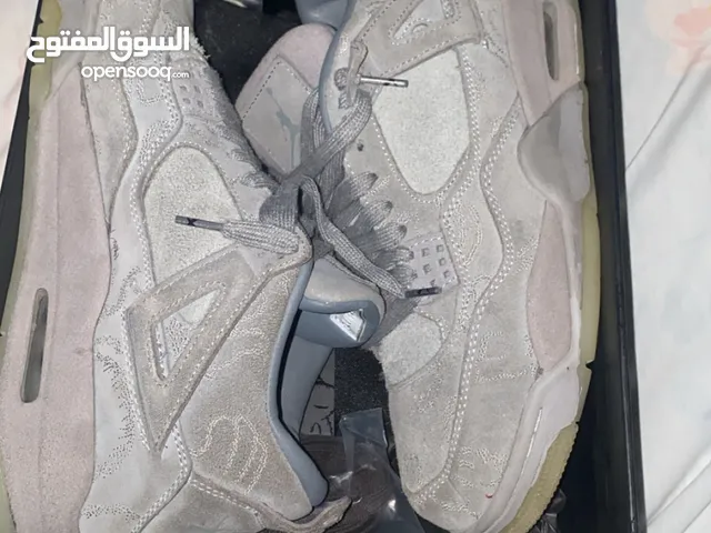 Air Jordan 4 kaws