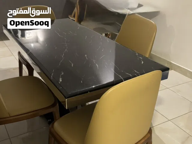 طاولة نظيفه للبيع