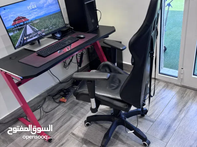 للبيع: مكتب + كرسي جيمينج LED مستعمل بحالة ممتازة �