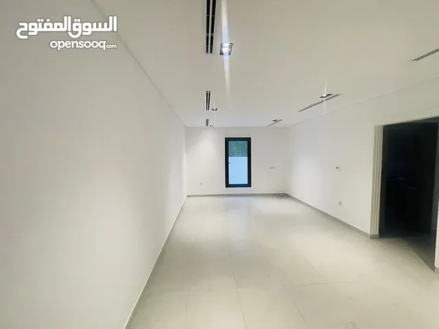 750 m2 4 Bedrooms Apartments for Rent in Hawally Siddiq