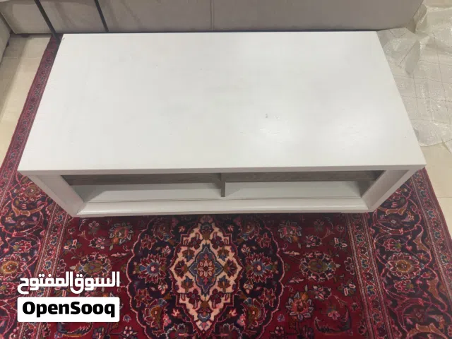 طاولة صالة لون ابيض