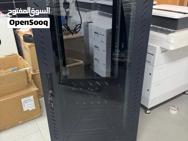 للبيع: خزانة شبكات وسيرفرات (Server Rack) بحالة ممتازة