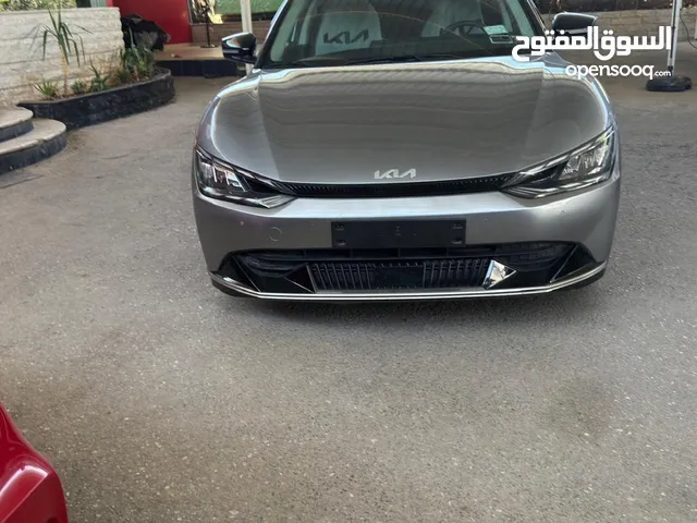 Ev6 فحص كامل بحاله الشركه لاينقصها شي كوشوك وكاله شاحن اصلي عداد 36 ألف بحاله الوكاله بطاريه كبيره 7