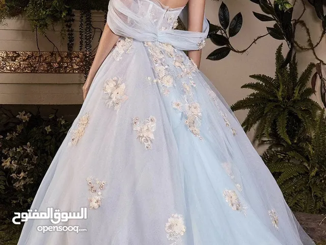 فستان ملكه وسهره استخدام مره وحده