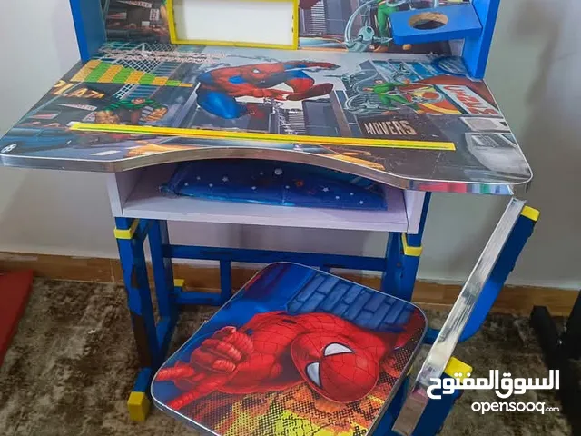 مكتب دراسي للاطفال بحال جيد ولادي