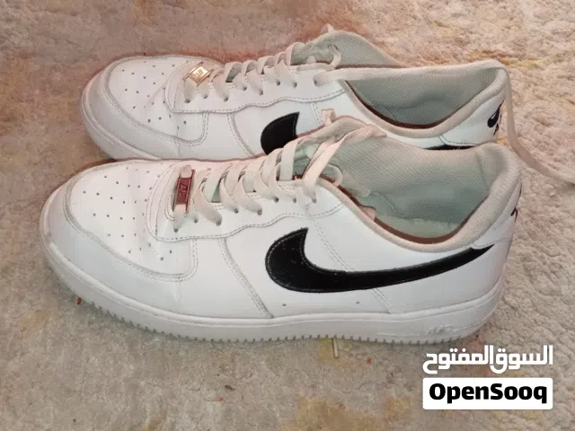 السلام عليكم للبيع حذاء اير فورس اصلي فيتنامي
