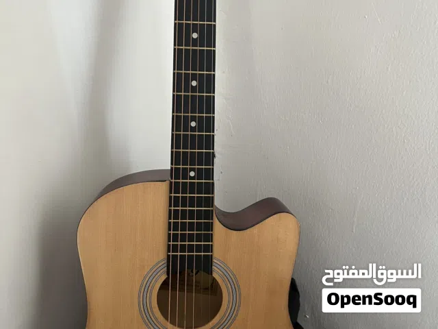 جيتار اكوستك نظيف مش مستعمل مع أوتار احتياط و ريشه