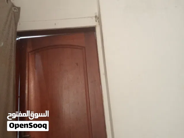 مطلوب شخص يسكن في سكن بالسالمية مؤقت شهر 7 و8