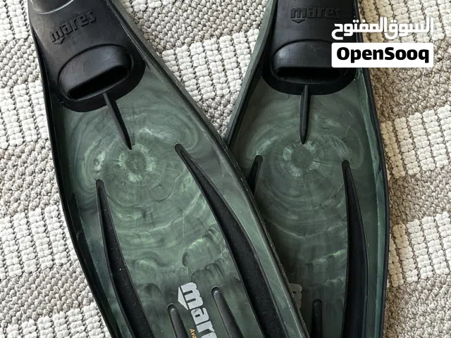 زعانف غوص غير مستخدمه