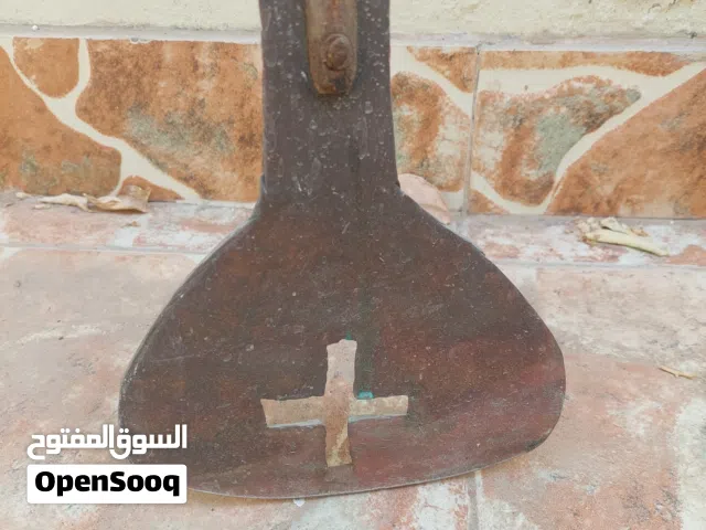 بسطان نحاس لتخريك وتقليب الحلوى العمانية