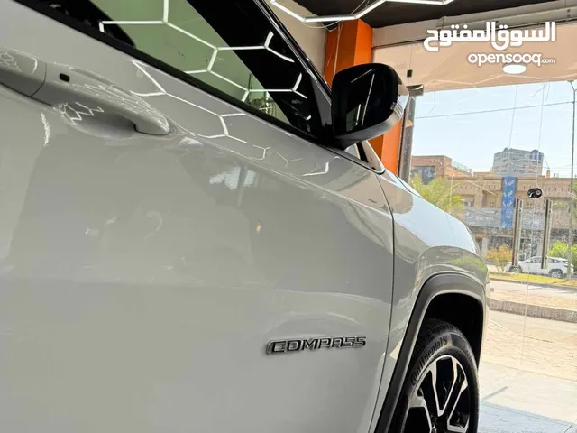 جيب كومباس لمتد 23 بانوراما لون ابيض قمارة سوداء