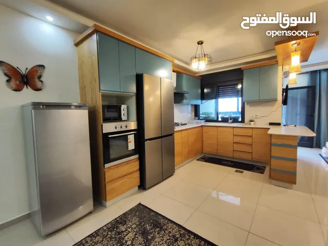 شقه للبيع 3 غرف نوم حمامين برنده مسكره قزاز تبريد بكل الشق  مفروشه مع كل الادوات الكهربائيه