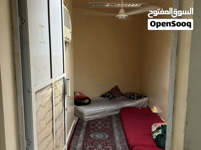 One studio flat with attatched bathroom for ladies only with unlimited ewa