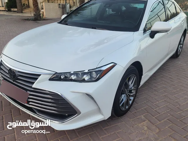 Toyota Avalon 2022 4 cylinder  full option very clean