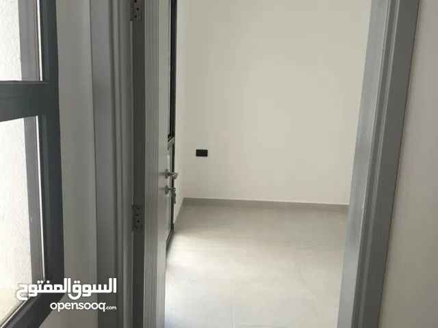 شقه للايجار في العذيبه جديده غرفتين وصاله ودورتين مياه ومطبخ جاهز.. Apartment for rent in Al-Azaiba