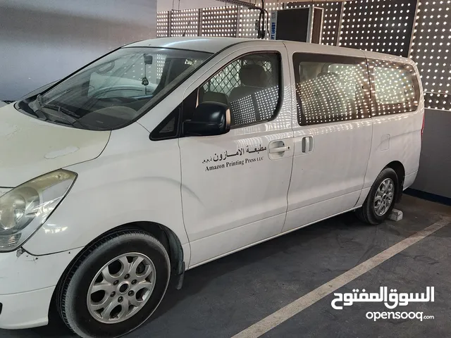 Hyundai H1 bus/van 2015 regularly maintained and in good condition