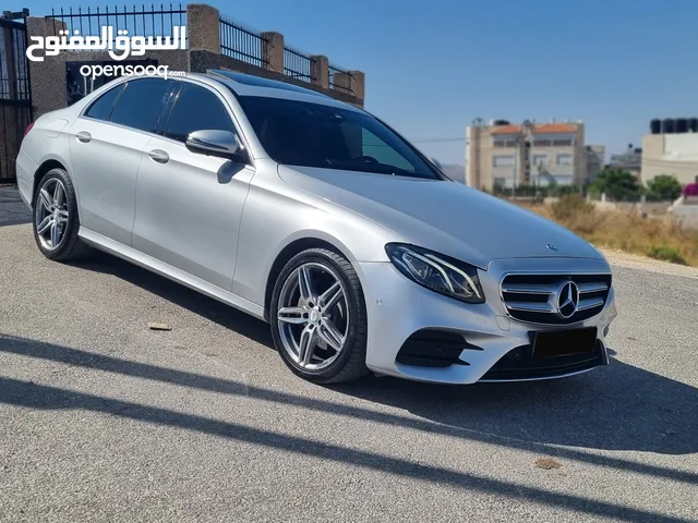 بحالة الوكالة ++Mercedes Benz - E200 AMG - Full Option