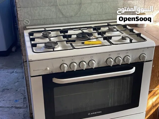 طباخ اريستون نظيف
