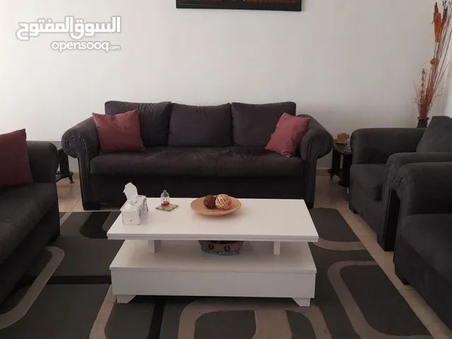 طقم كنب ثقيل بحاله جيده جدا تفصيل محلي