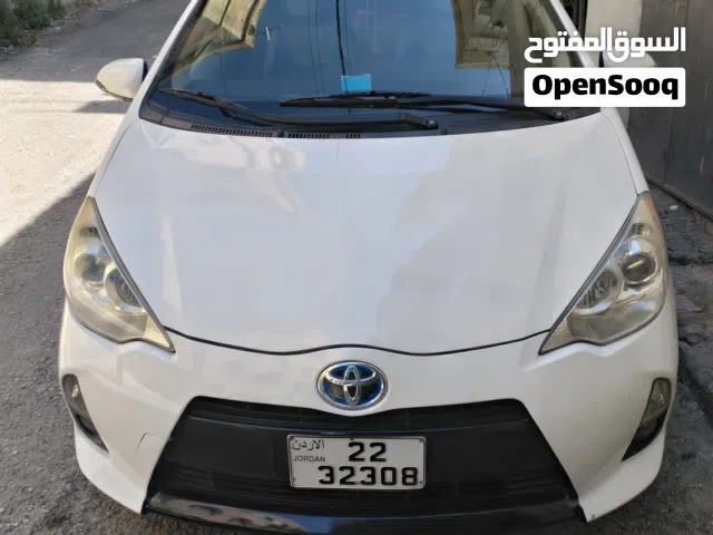 2012 تويوتا بريوس Prius C