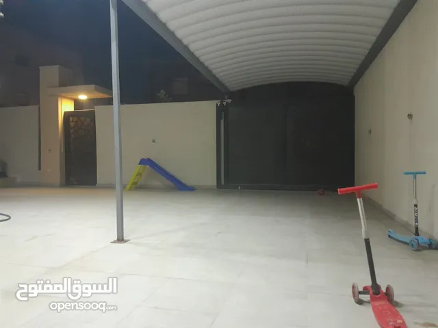 310 m2 5 Bedrooms Townhouse for Sale in Tripoli Al-Serraj