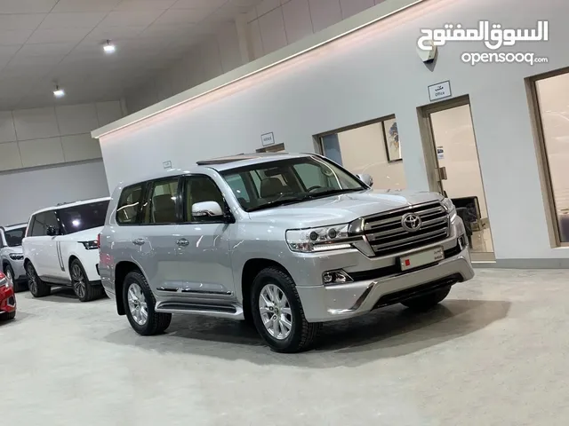Toyota Land Cruiser GXR V8