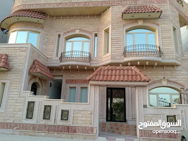 400 m2 More than 6 bedrooms Villa for Rent in Kuwait City Qairawan
