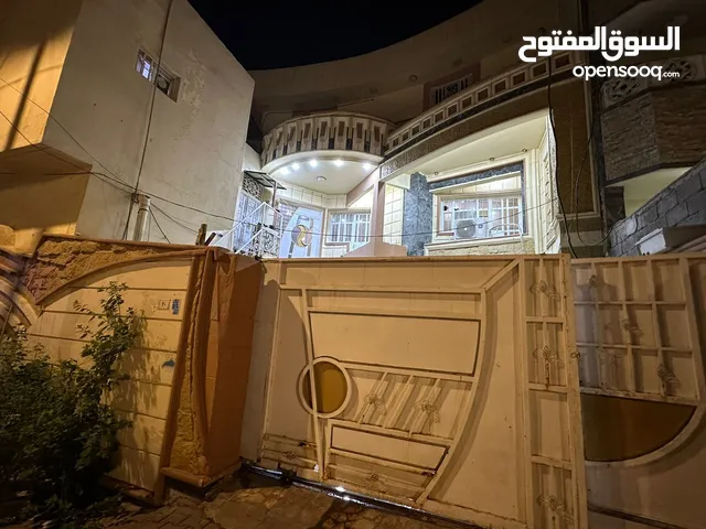 300 m2 More than 6 bedrooms Townhouse for Sale in Basra Khadra'a