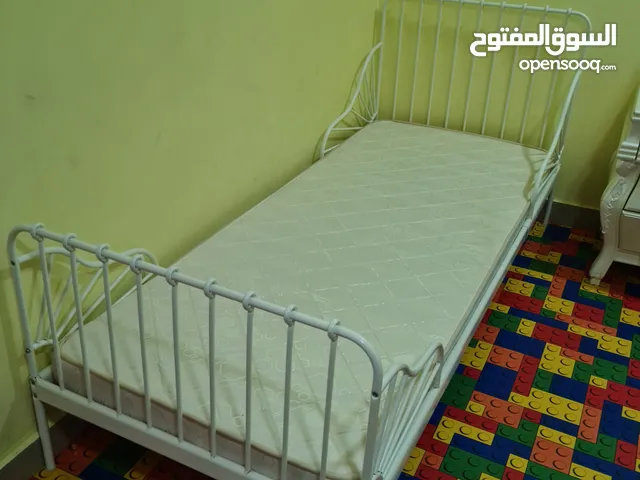 سرير إيكيا مفرد للأطفال بحالة ممتازة