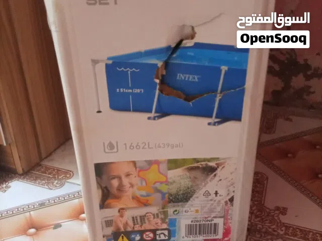 مسبح مستعمل نظيف