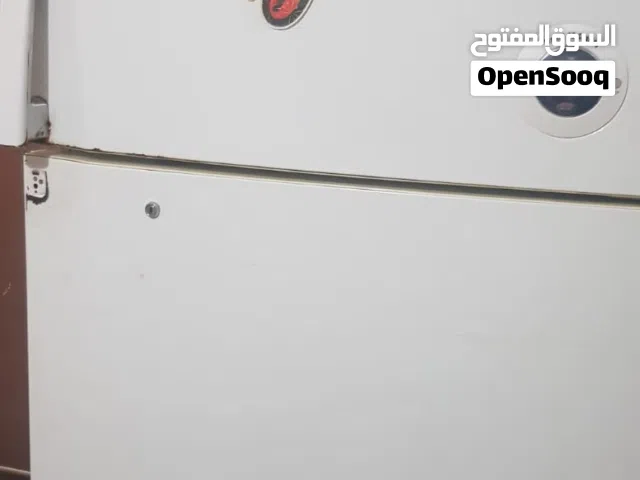 ثلاجه Daewoo للبيع شغاله بس بحاجه لابعض  صيانه