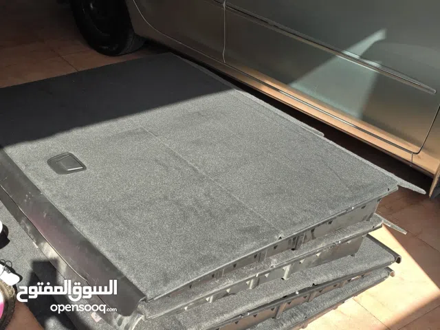 متوفر اربع قطع الي تجي ورا الصندوق مال يوكن xl مديل 2015 /2020 نضاف جدا