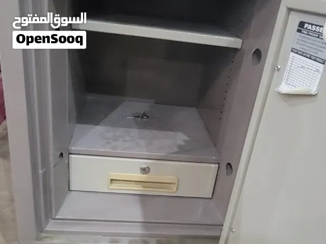 عرط خزنه نقود مستخدم نضيف