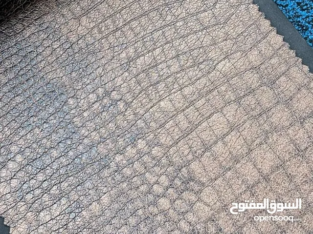 تشكيلة 2025 من الجلد ذات جودة عالية وأسعار مميزة لتنجيد المقاعد واطقم الكنب و الاثاث المكتبي