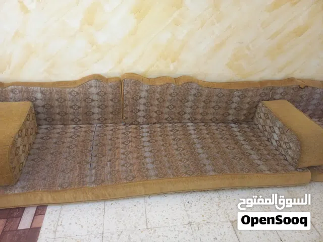 جلسة برندة او داخل البيت  نظيفه