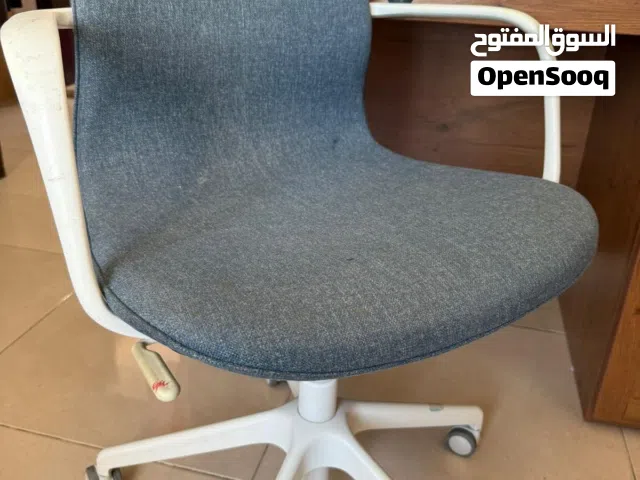 كرسي دوار بحالة ممتازة