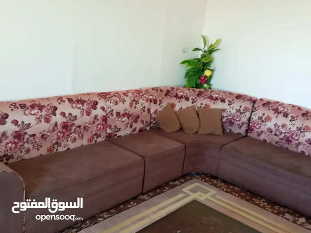 طقمين كنب مستعمل بحال الجديد.