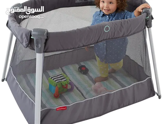 تخت أطفال وبركة للكرات معا مميز جدا ونضيف وكالة استخدام شهر